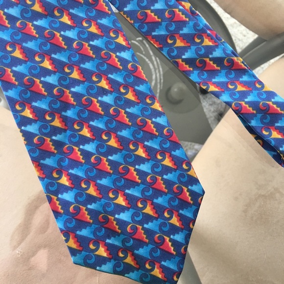 Giorgio Armani Wave Pattern Silk Tie - Picture 2 of 4